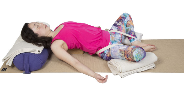 Hilangkan Stres dengan Restorative Yoga 4